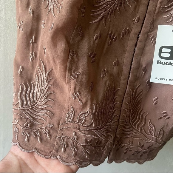 🛍️Red By BKE Dusty Pink Embroidered Tank Top Size Small NWT - Picture 5 of 12